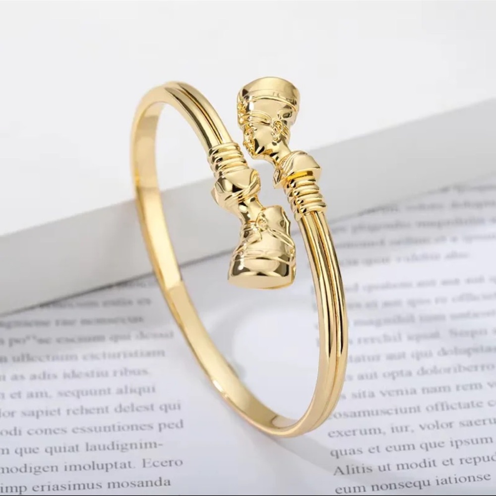 Elegant Gold Bangle Bracelet